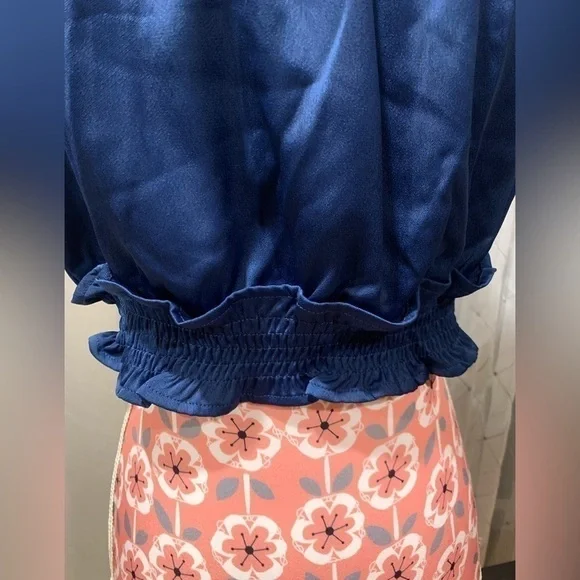 ROMEO & Juliet Crop Top - Picture 5 of 5